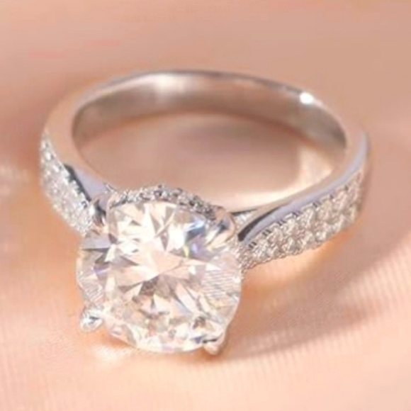 925 Sterling Silver 1.5 Carat MOISSANITE Engagement Ring NWT - Picture 5 of 7